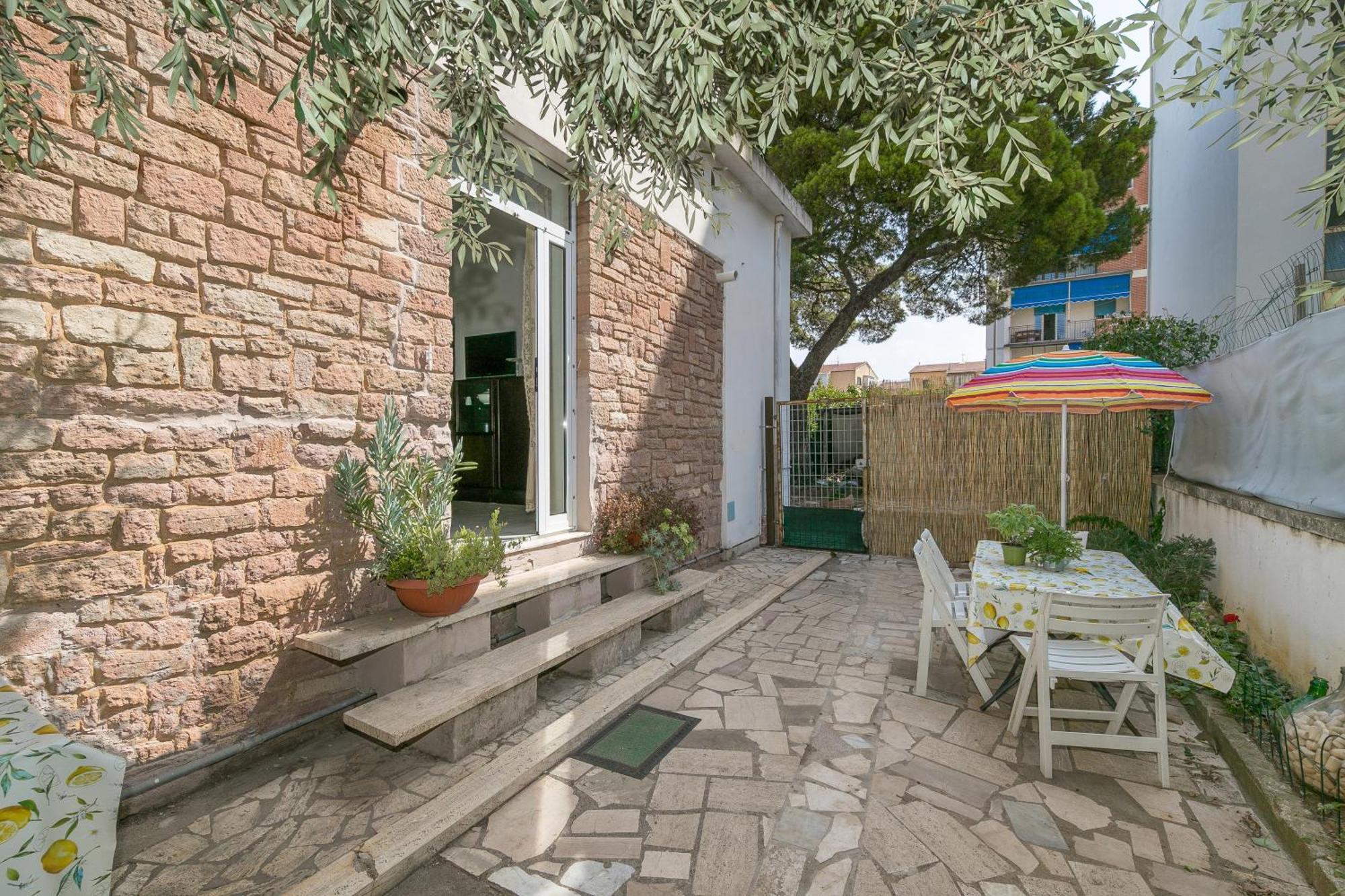 Appartamento Con Giardino A Due Passi Dal Mare ピオンビーノ エクステリア 写真