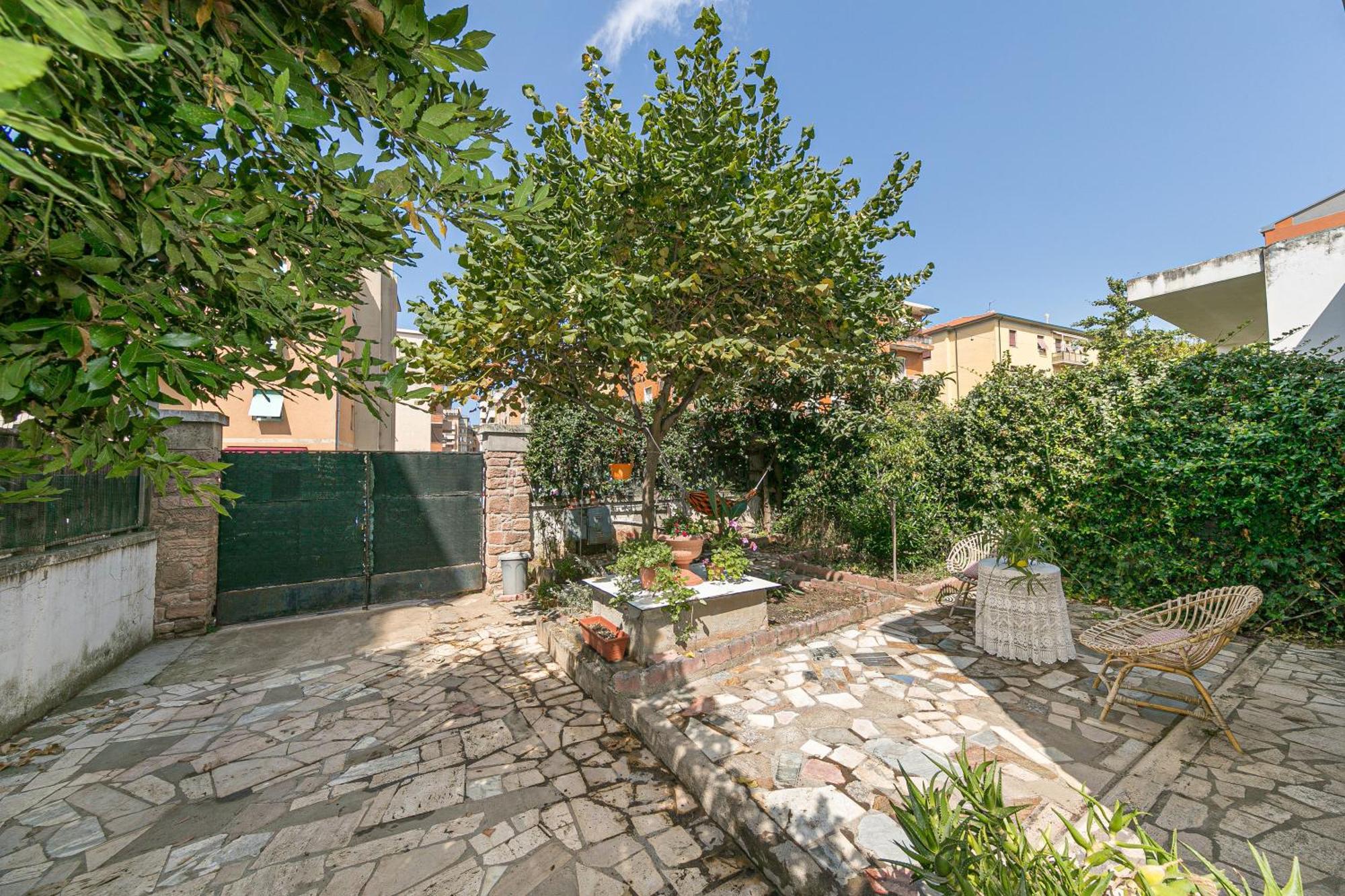 Appartamento Con Giardino A Due Passi Dal Mare ピオンビーノ エクステリア 写真